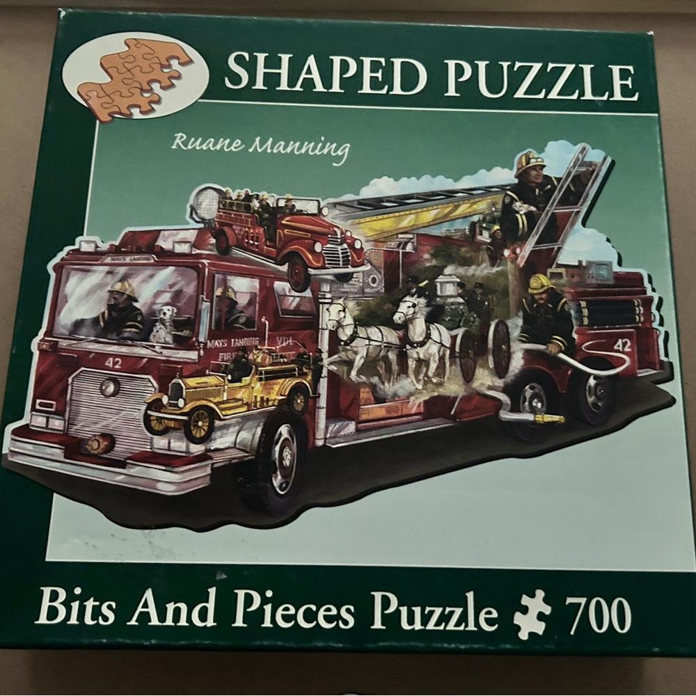 Fire Truck Shaped Puzzle - 700 Pieces